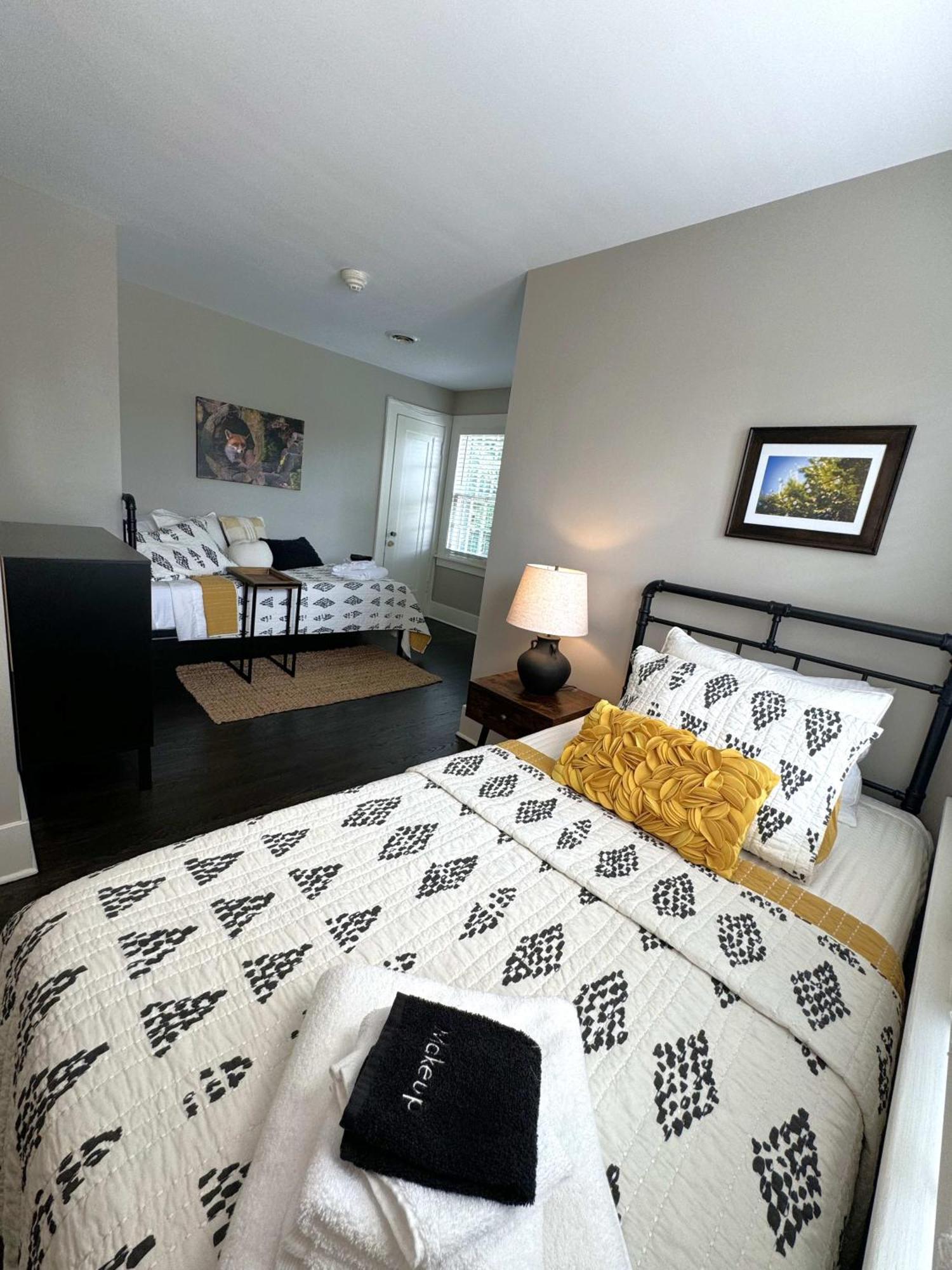 The Fox Den By Luxe Sleeps 3 Bedroom 1 Full Bath 1 Half Bath Downtown St Charles Il Saint Charles Eksteriør bilde